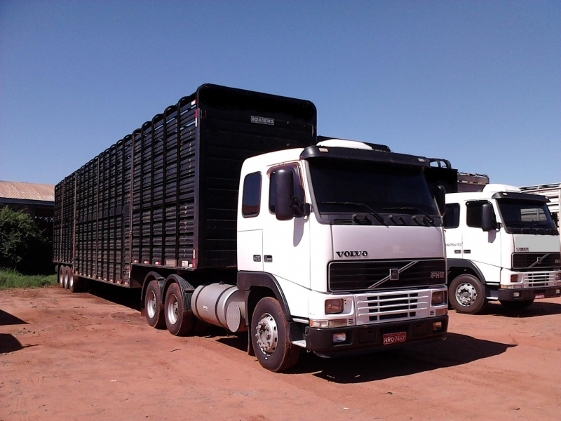 Carreta 03 eixos, 17,50 mts x 4,70 mts.  cavalo Volvo 420 6x4 traçado.