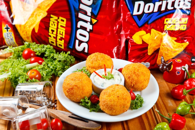 Prato Doritos 2011 - Bolinho Dorijinha -  Bolinho de canjiquinha com recheio de carne bovina e doritos triturado