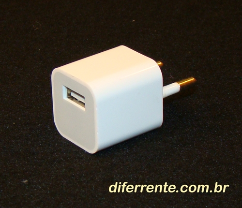 Adaptador Foça/USB. Você tem algum aparelho que funciona somente no computador por causa do cabo USB e gostaria de usar em outro lugar? Ok, seus problema acabaram com este adaptador. Acesse agora www.diferrente.com.br e compre o seu. Entrada 110/220,  saída 5V.