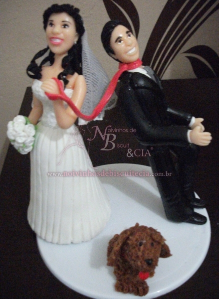 Noivos de Biscuit para topo de bolo em casamento é na Noivinhos de Biscuit e Cia.Noivos de biscuit personalizados, Topo de Bolo para Casamentos e Aniversários, lembranças para casamento, aniversários, 15 anos e festas.