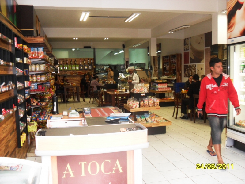 A TOCA FRIOS CAFÉ MERCEARIA E REFEIÇOES NO PINHEIRINHO