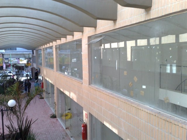 fachada de vidro temperado