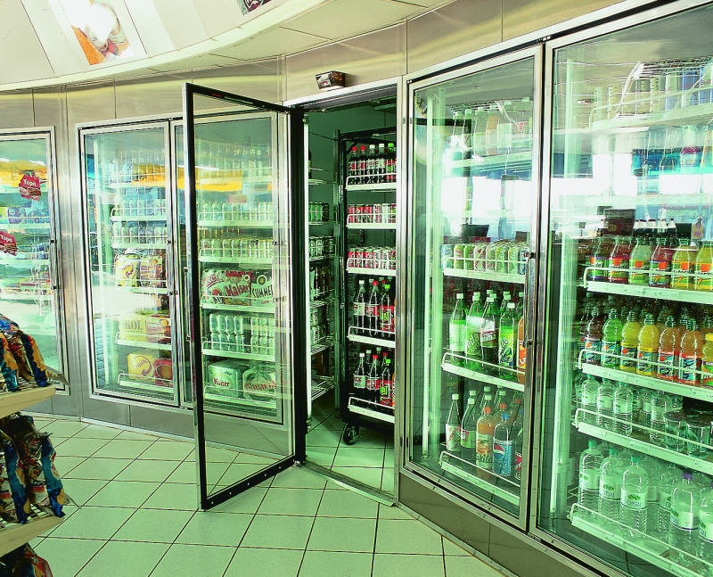 Cmara frigorficas com portas expositoras