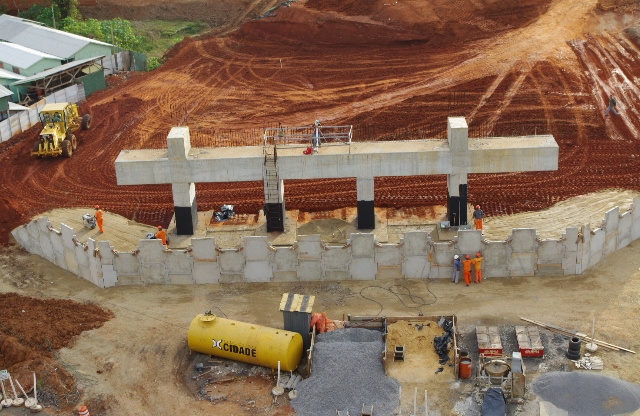 Frontal rampas de acesso viaduto unisinos