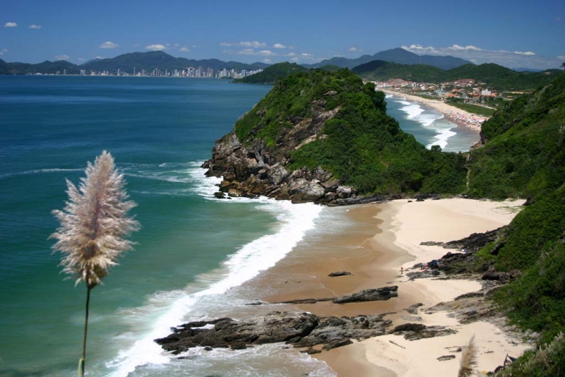 Praia brava e praia dos Amores