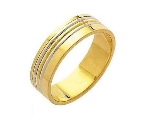 Aliança sem solda, torneada, em ouro 18 K, para Bodas ou Casamento. Modelo interno e externo: reta Largura: 6.0 mm Altura 1.2 mm Detalhes: 3 Filetes abaulados  sendo 2 em ouro branco e 1 em ouro amarelo com acabamento polido Peso: 11.6