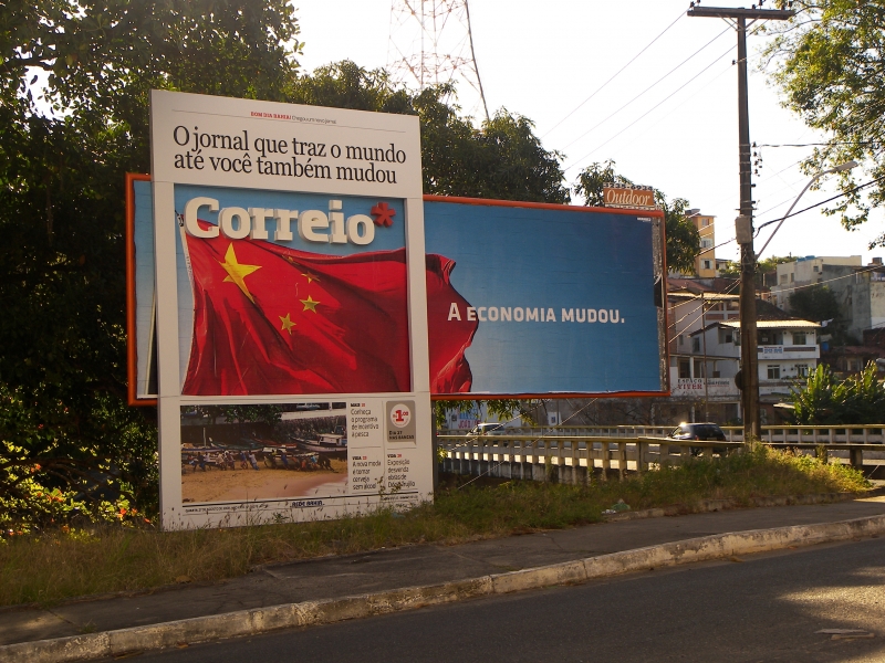 Outdoor com aplique em caixaria.