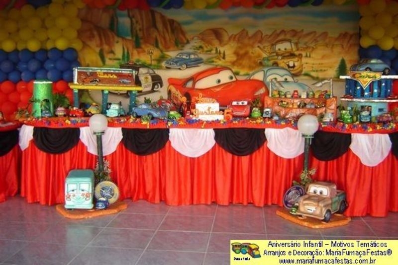 Carros - Decorando sua festa de aniversário infantil com temas desenvolvidos pela Maria Fumaça Festas --> www.mariafumacafestas.com.br