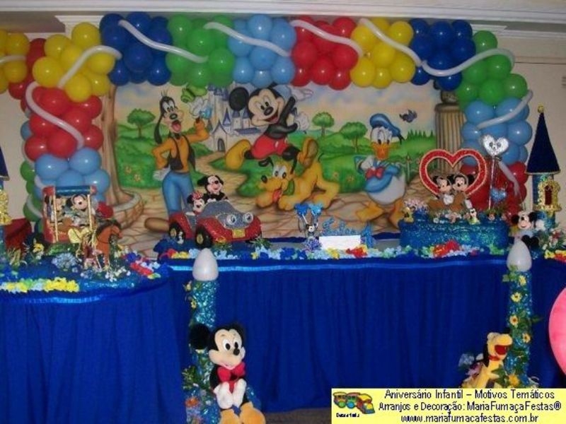 Castelo do Mickey - Decorando sua festa de aniversário infantil com temas desenvolvidos pela Maria Fumaça Festas --> www.mariafumacafestas.com.br