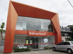 Fachada da  Bahia Closet com revestimento em alumnio composto.