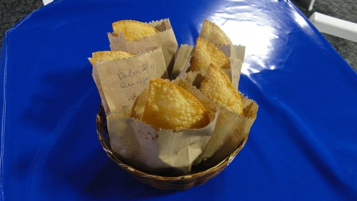 Mais de 50 sabores de pastéis montados e fritos na hora!