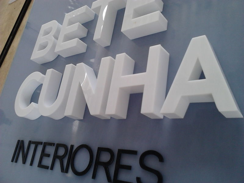 Letreiro Bete Cunha Interiores - Letra Caixa em Acrílico - Loja Fortaleza