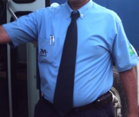 Uniforme para motorista com camisa manga curta