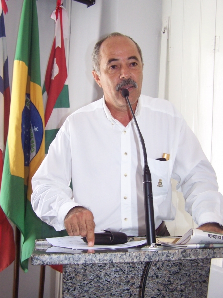 Pr. Fausto, falando na Camara de Vereadores de Canavieiras.