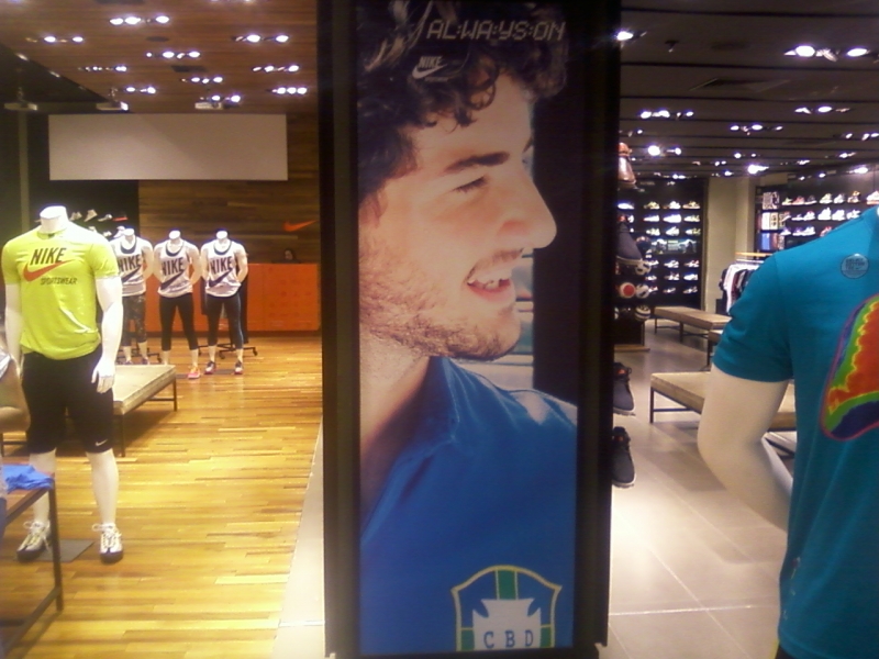 Visual da nova campanha das lojas Nike (Salvador)