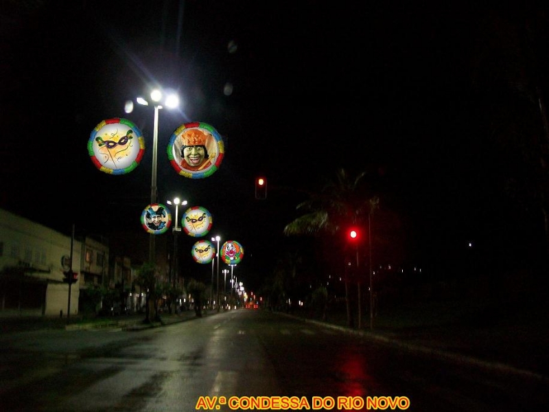 RUA DECORADA E ILUMINADA PARA O CARNAVAL