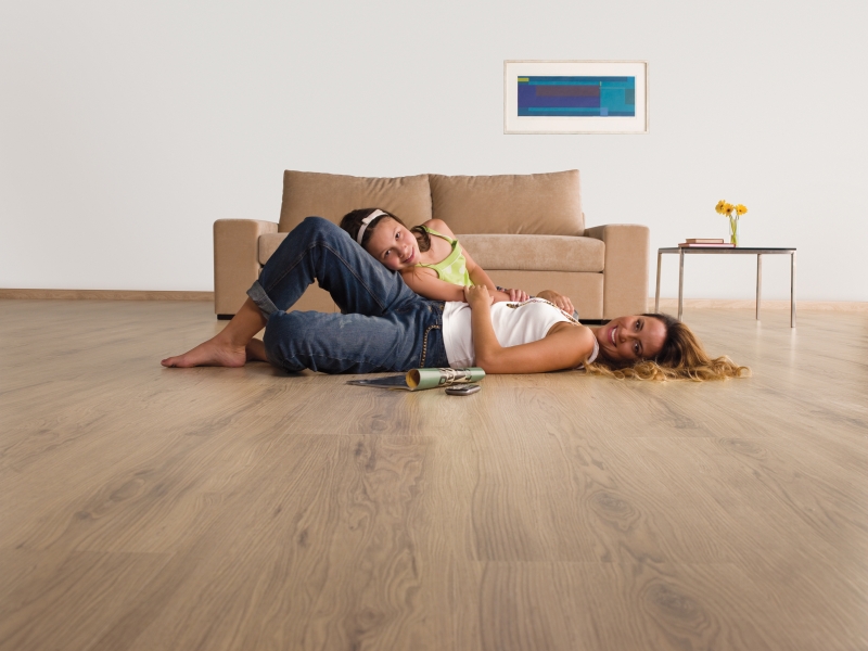 Piso laminado , prático e adaptável a qualquer ambiente.