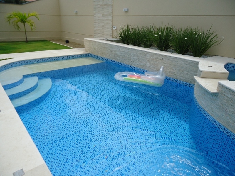 piscina  que foi  instalada  no  rj