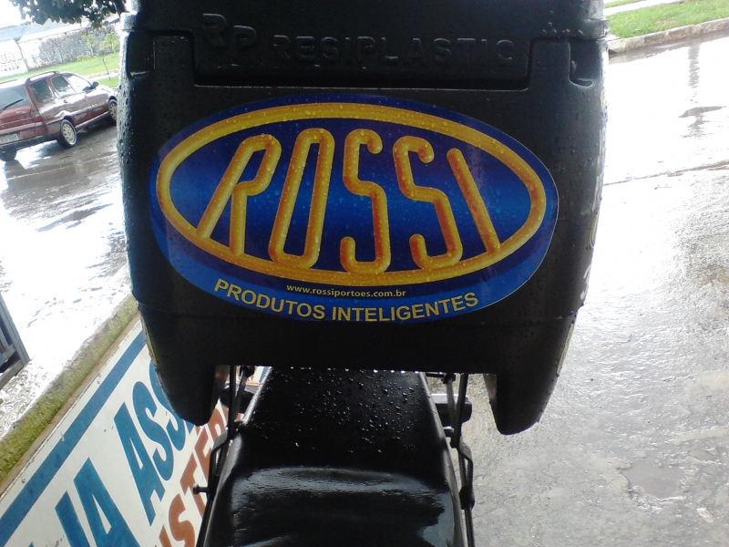 veiculo da empresa com logo da rossi.