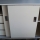 armrio de cozinha em MDF com porta de correr e gaveteiro interno