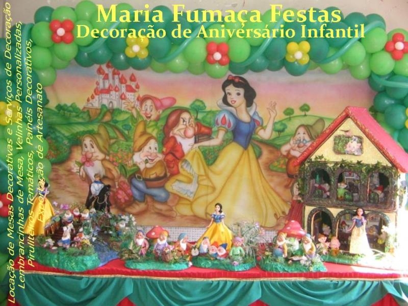 E se a sua procura for por um tema que realmente encanta as meninas, d uma olhadinha na Branca de Neve decorada pela equipe da Maria Fumaa Festas. www.mariafumacafestas.com.br/Temas/Galeria_BrancaNeve.html