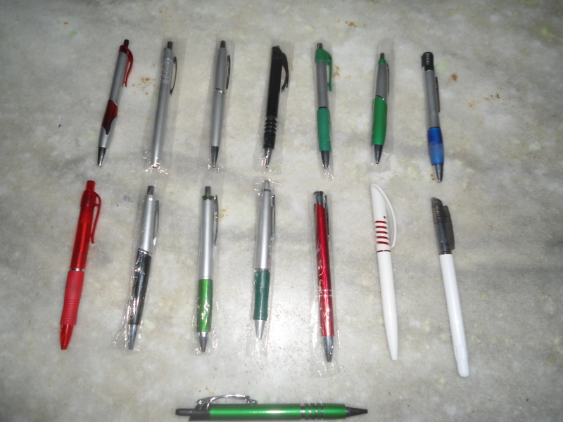 canetas em vrios modelos e cores a partir de 200 unidades R$ 1.55 a unidade, o valor varia de modelo