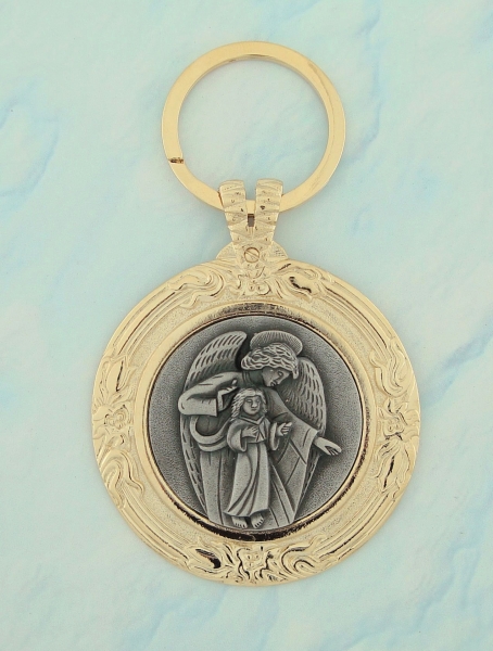 Medalhão de berço Anjo da Guarda, banhado a ouro e miolo em prata velha.