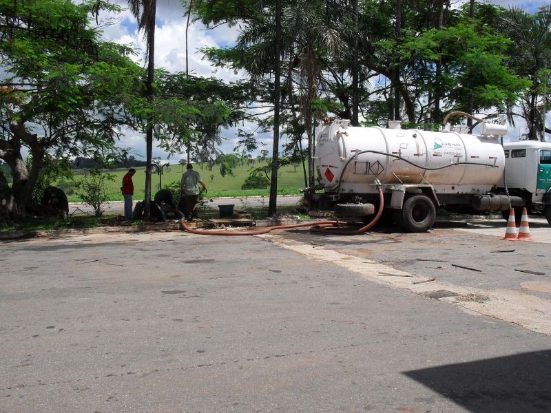 Limpa fossa EMBRASIL SERVIOS