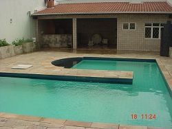 Venda de casa com piscina