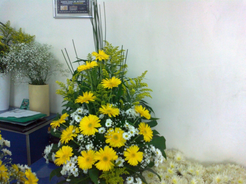 Foto: ARRANJO DE FLORES COLUNA DE MESA