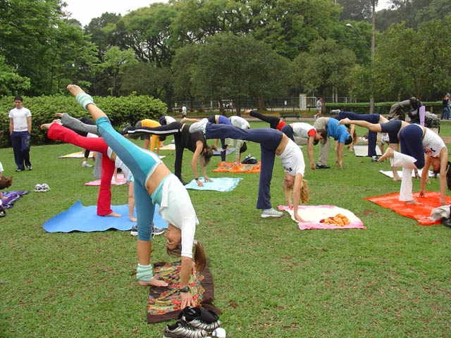 Aula de Yôga no parque