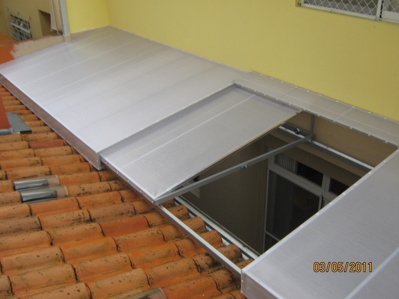 TOLDO RETRTIL HORIZONTAL EM LONA OU POLICARBONATO