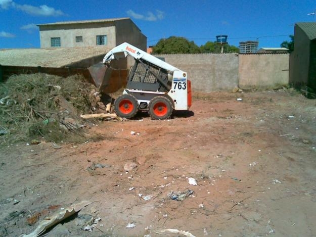 Limpeza de terreno, aterro e entulho