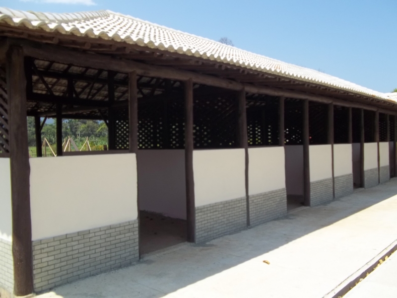 construçao de baias em area rural