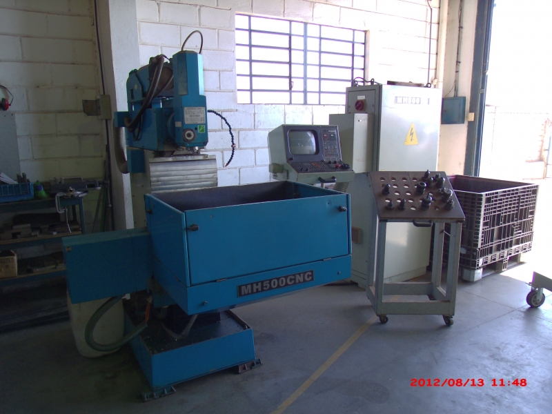 Centro de usinagem Maho 500 CNC