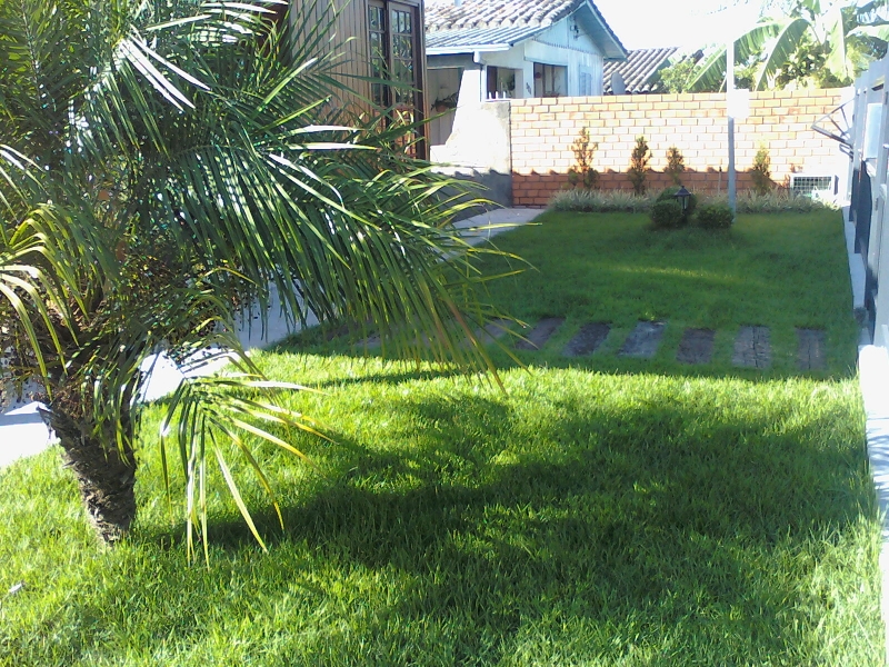 Jardim projetado e implantado por Arte Paisagismo e Jardinagem.