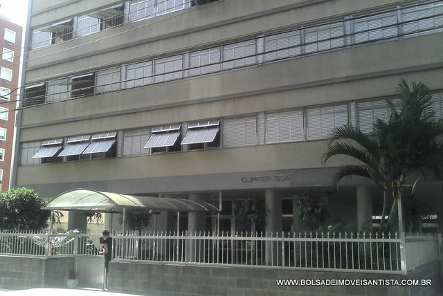 Apartamento esquina com praia Canal1! OPOrtunidade situado Barão de penedo com dependencia de empregada! Mais detalhes em nosso site www.bolsadeimoveisantista.com.br