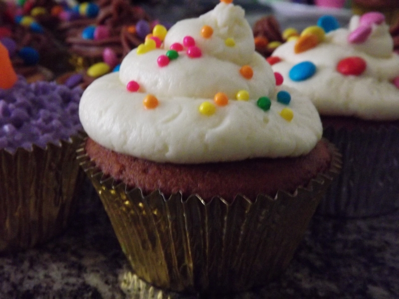 Cupcake de chocolate com cobertura buttercream baunilha