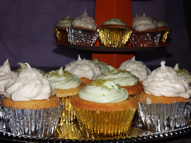 Cupcakes com cobertura buttercream limão e coco