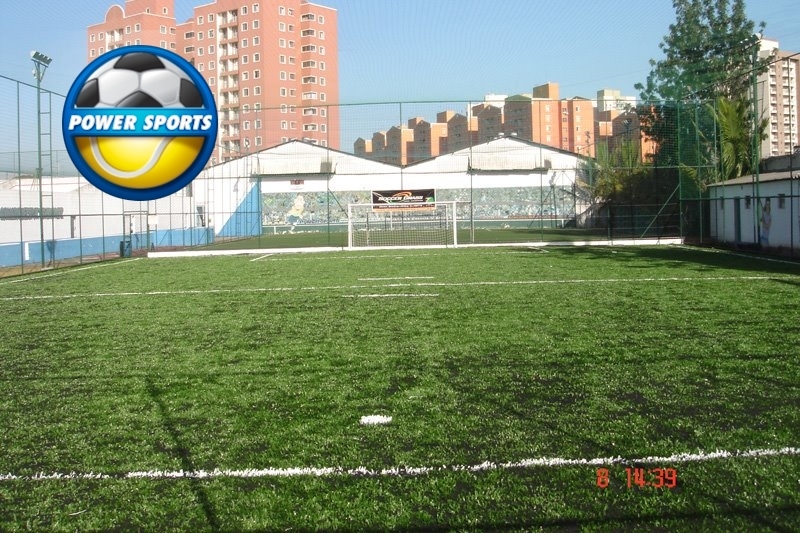 Quadra de futebol society grama sinttica