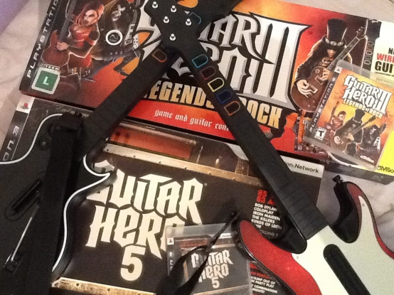 Jogos e acessorios: Guitar Hero 3 e 5