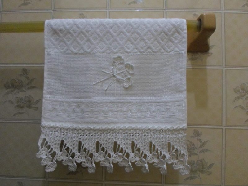 TOALHA DE LAVABO COM CROCHE TOTALMENTE BRANCO