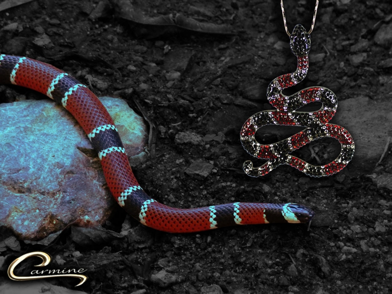 Pingente Cobra com corrente com pedras na onix, rubi e cristal - Joias Carmine