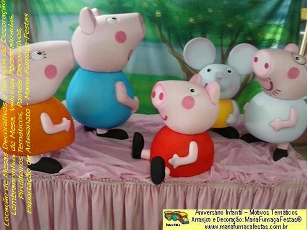 Tema Peppa Pig - Maria-Fumaça-Festas - Taguatinga-DF. Peppa Pig é uma animação britânica criada por Neville Astley e Mark Baker, distribuído pela E1 Kids.  É a história de Peppa Pig, uma porquinha cor-de-rosa, que vive com seu irmão George Pig, seus pais Papai Pig e Mamãe Pig. As aventuras vividas por essa família e seus amiguinhos são muito animadas e divertidas. As peças temáticas desenvolvidas pelo time de criatividade da MariaFumaçaFestas tem detalhes inéditos, para decorar a festa de aniversário infantil da garotada. Venha conferir e saber porque os nossos temas infantis são diferenciados. Não deixe a locação para a última hora, para evitar surpresas. Saiba mais sobre os temas e serviços da Maria Fumaça Festas em www.mariafumacafestas.com.br, www.temasinfantis.com.br, www.multidicas.com.br Se preferir, contate pelos fones (61)35636663 / (61)84062422
