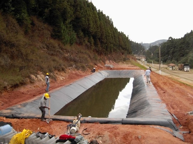 Lagoas para dejetos e tratamento de efluentes