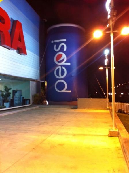 Lata PEPSI instalada no Hipermercado Guanabara AV das Amricas - RJ 10m de altura - BALES PROMO inflveis promocionais