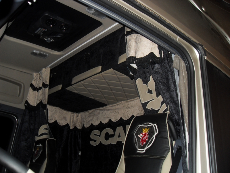 MALEIRO SCANIA HIGHLINE PERSONALIZADO DE PRETO COM BEGE.