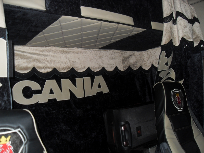 CORTINA TRASEIRA PERSONALIZADA SCANIA.