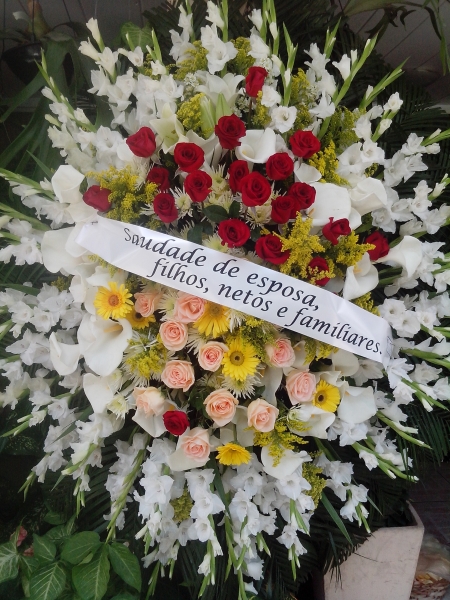 LINDA COROA DE FLORES DA FAMÍLIA