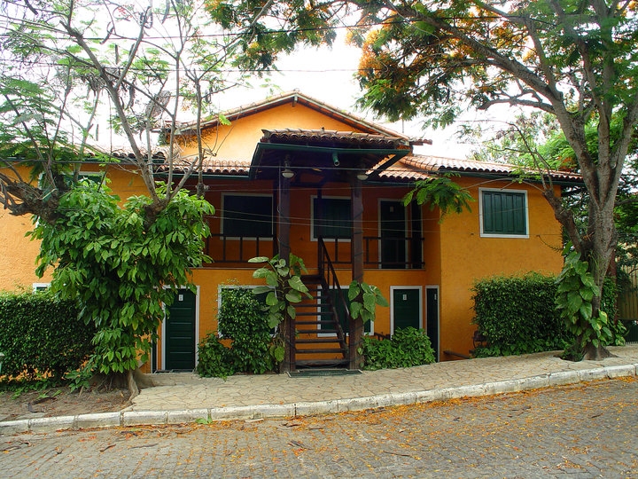 Fachada da pousada, rua dos fundos